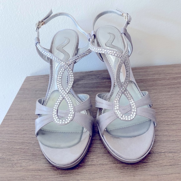 Formal Heels - Picture 1 of 4